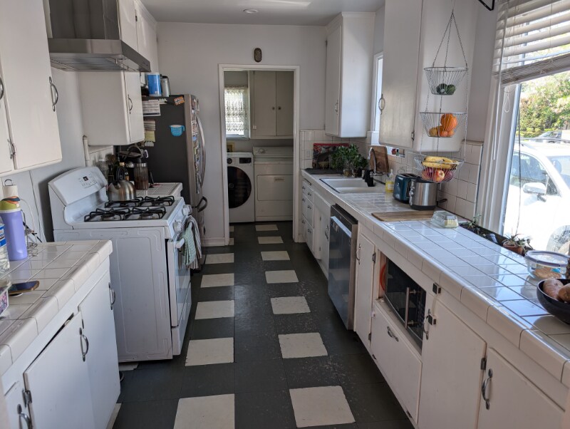 Building Photo - 8120 Paso Robles Ave
