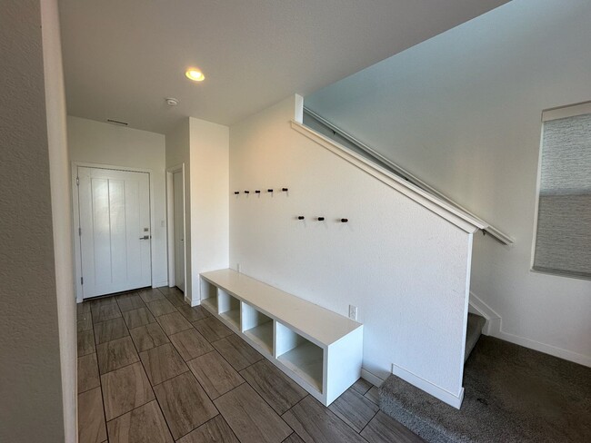 Building Photo - Stunning 3 bed/3 bath unit for rent.  WILL...