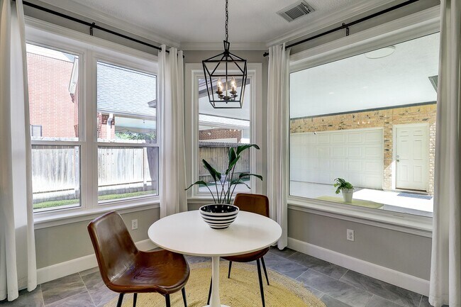 Building Photo - 18902 Mountain Spring Dr