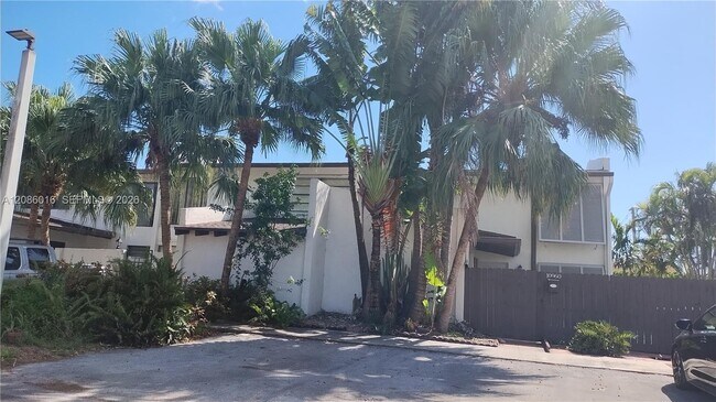 Building Photo - 10960 SW 71st Ln