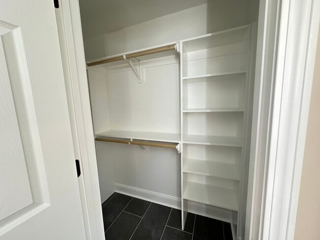 Building Photo - 408 Branch St