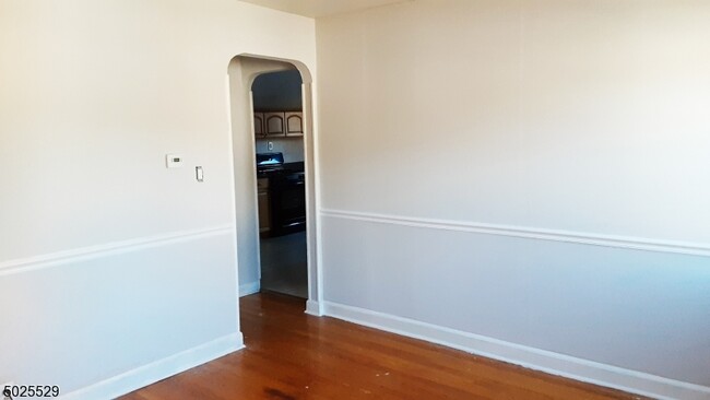 Building Photo - 213 Linden Ave