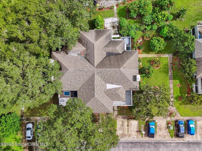 Building Photo - 1931 Dipol Courtway