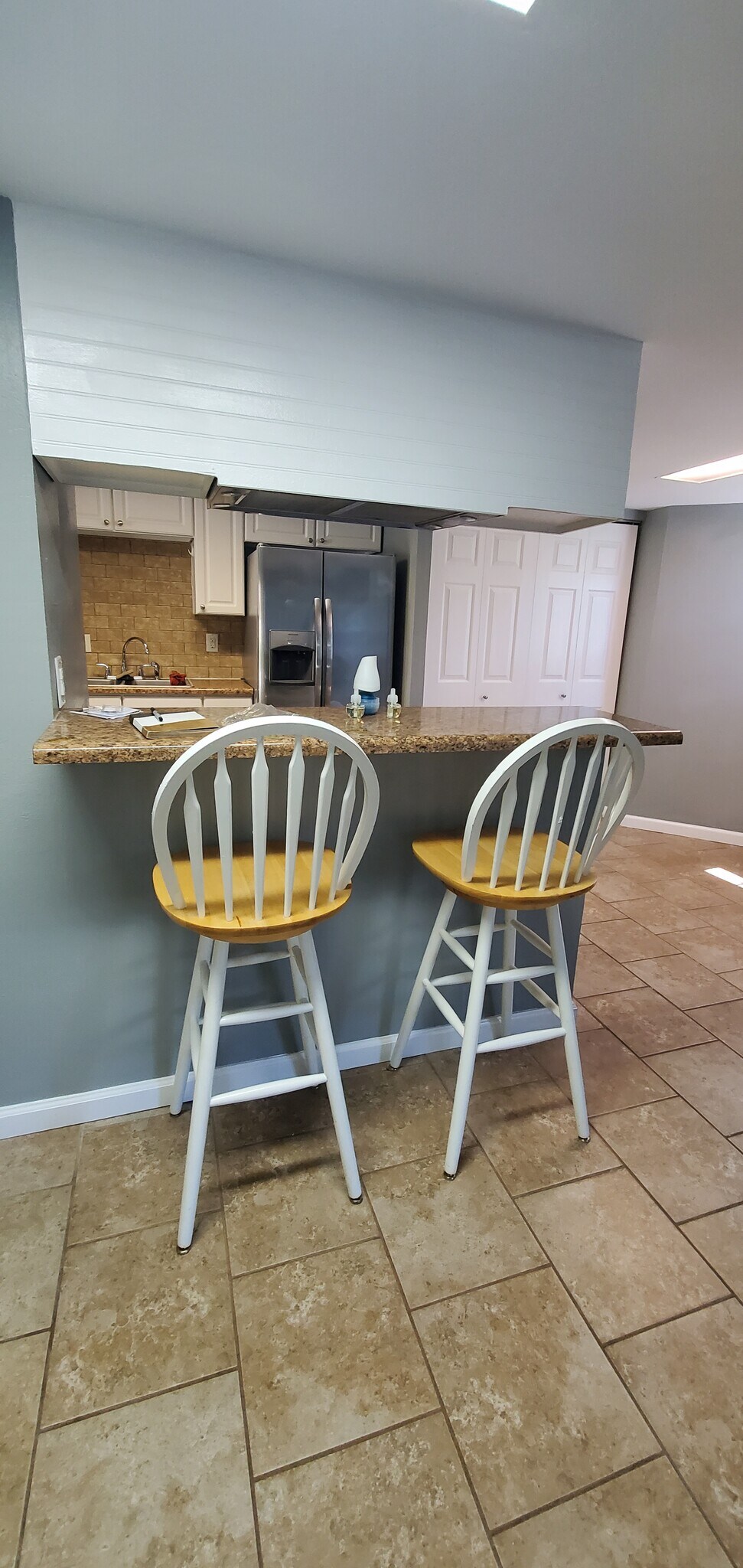 Bar countertop for barstools - 313 Britanna Dr