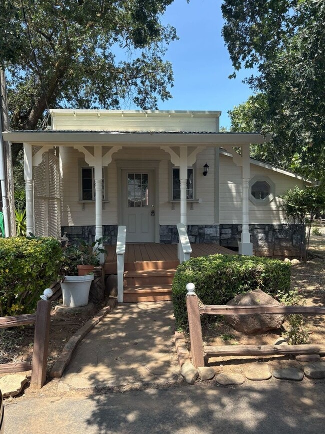 Primary Photo - 10036 Van Ruiten Ln