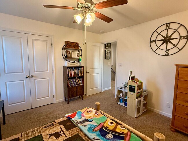 Building Photo - Beautiful 4 bedroom 2.5 bath home located in the Cliffs subdivision!