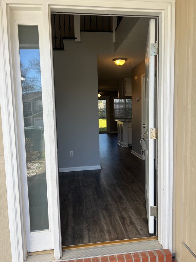 Building Photo - 160 Commons Dr