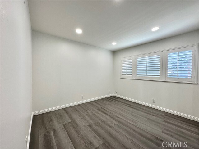 Building Photo - 54 Gillman St