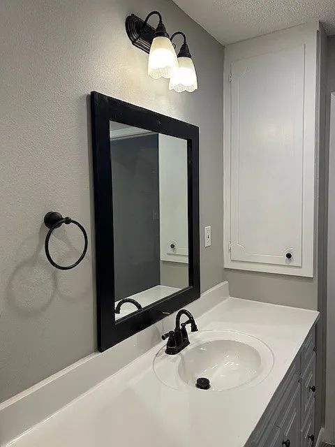 Building Photo - Charming 3-Bed, 2-Bath Oasis on West 6th Street - Spacious 2,685 Sq Ft Home in McGregor, TX!