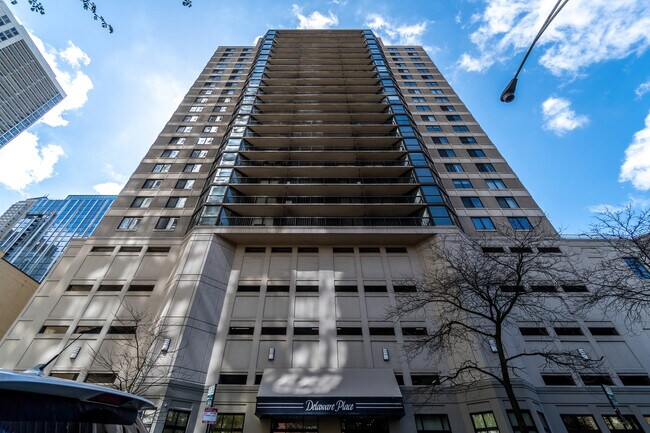 Primary Photo - 33 W Delaware Pl