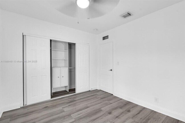 Building Photo - 1325 N 26th Ave