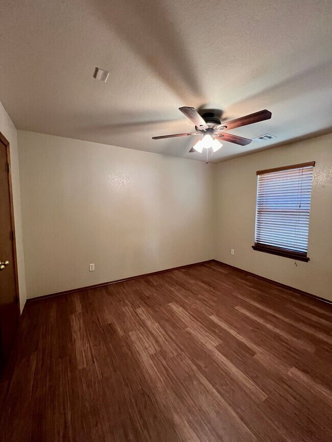 Building Photo - Lovely Rental Home in Heatherwood Neighbor...