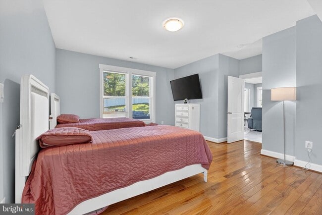 Building Photo - 3925 Ashwood Pl