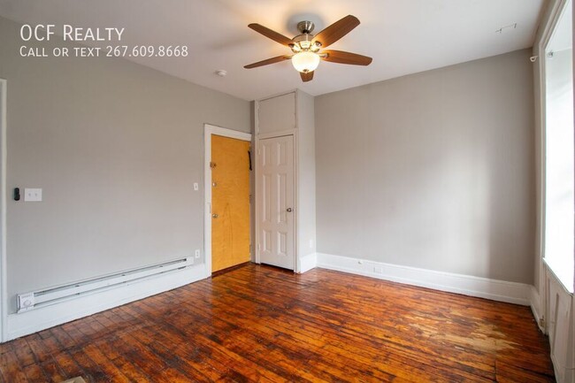 Building Photo - Spring Garden Second Floor One Bedroom Apa...