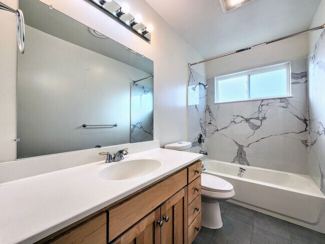 Building Photo - 4442 Yukon Dr