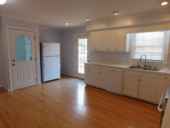 Building Photo - 3701 Lavenham Rd