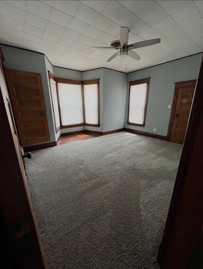 Building Photo - Spacious 5 Bedroom, 2 Bath available for the 2026 - 2027 school year - **The price is for whole u...