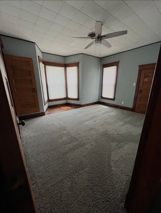 Building Photo - Spacious 5 Bedroom, 2 Bath available for the 2026 - 2027 school year