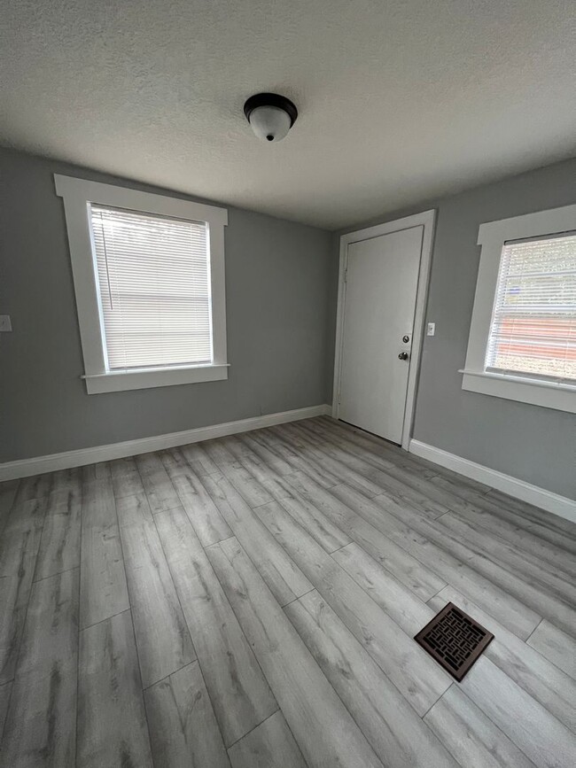 Building Photo - Completely Renovated 3/1 for rent! HUD APP...