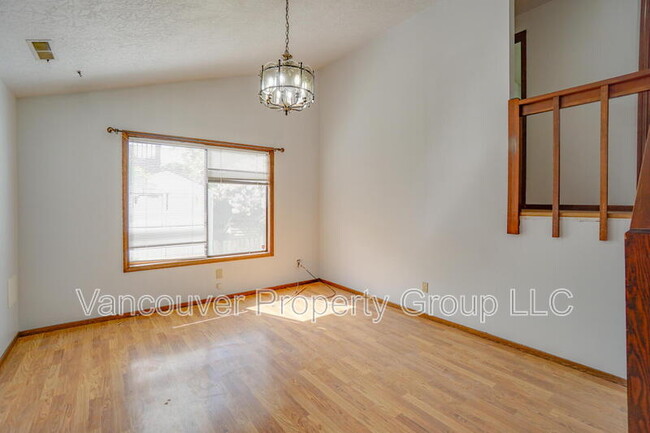 Building Photo - 7003 NW Dogwood Dr