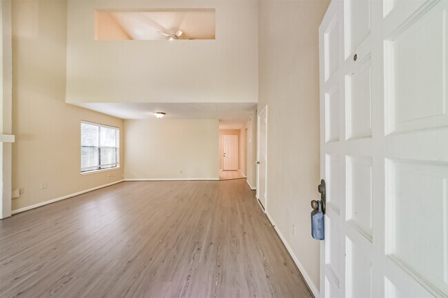 Building Photo - 3 Hedgebell Ct