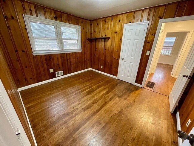 Building Photo - 6328 Oakview Ln