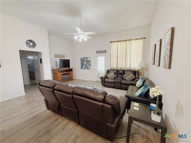 Building Photo - 2314 Kingsbury Dr