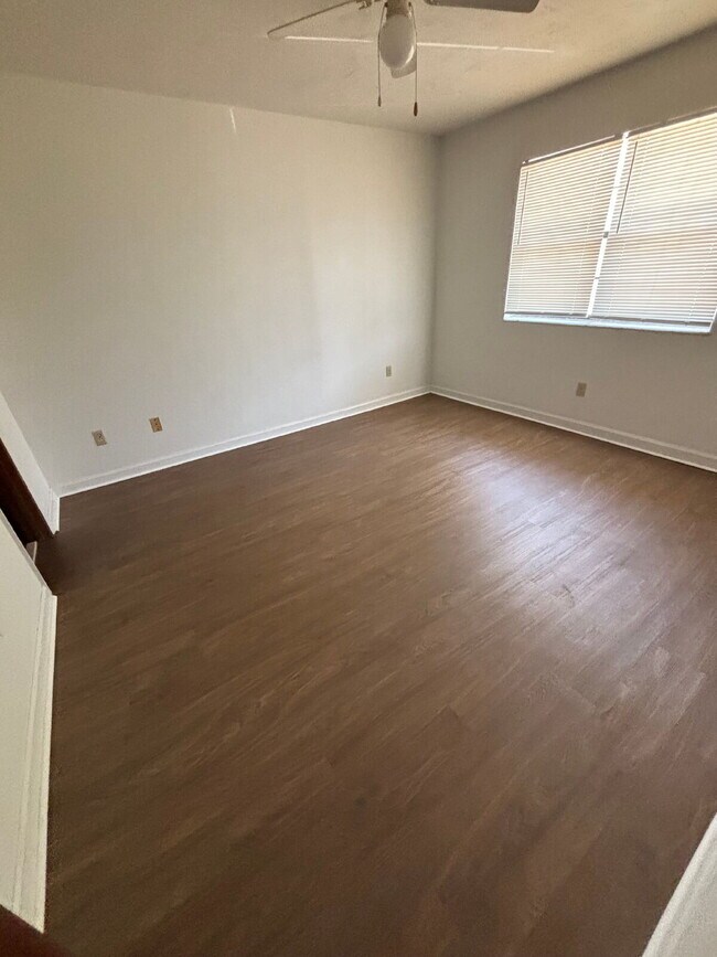 Building Photo - 2BR Condo with Private Baths, Fireplace, Balcony & In-unit Washer/Dryer– Near FSU & TSC