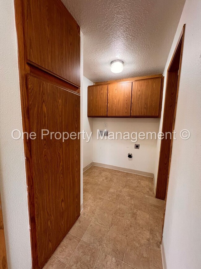Building Photo - 119 SE 98th Ave