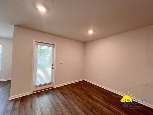 Building Photo - 5374 Wyndell Cir