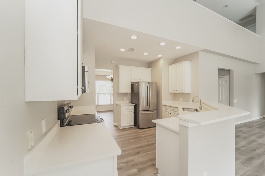 Building Photo - 10528 Adlin Ave