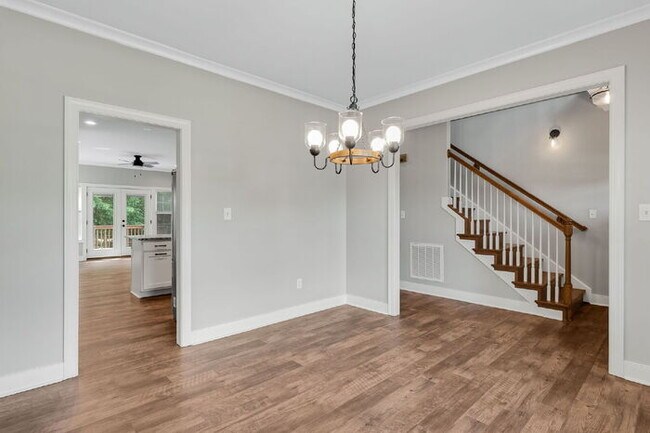 Building Photo - Spacious 5-Bedroom Home in The Highlands