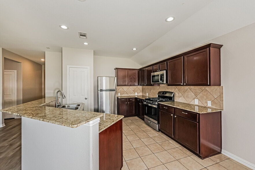 Building Photo - 1813 Sparrow Ln
