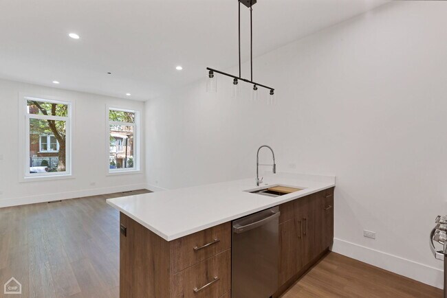 Building Photo - 2121 W Ohio St