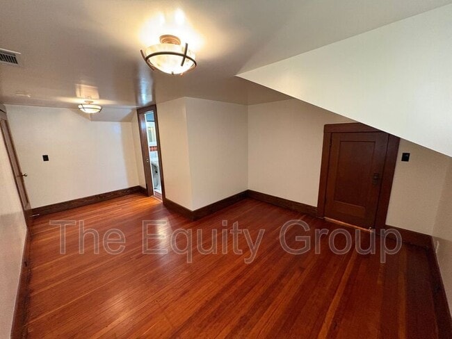 Building Photo - 820 S Court St