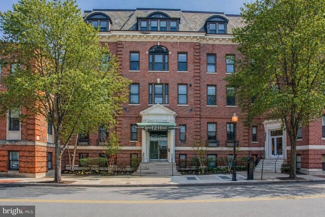 Building Photo - 1211 Light St