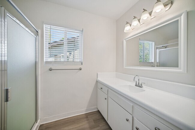 Bathroom - Winnetka Gardens Apartments