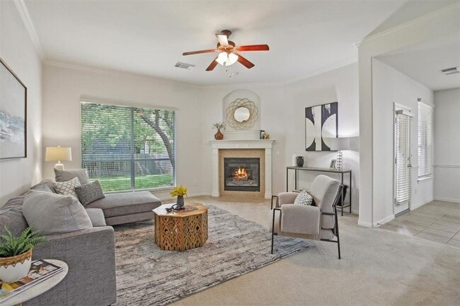 Building Photo - Red Oaks Subdivision / 5 bedrooms, 4 bathr...