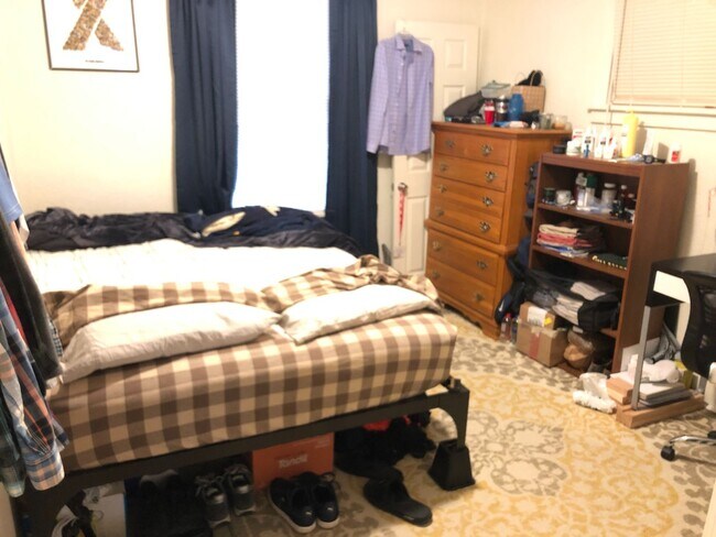 Building Photo - QUAINT 4 BEDROOM 2 BATHROOM PLUS OFFICE SPACE IN HEART OF OAKLAND