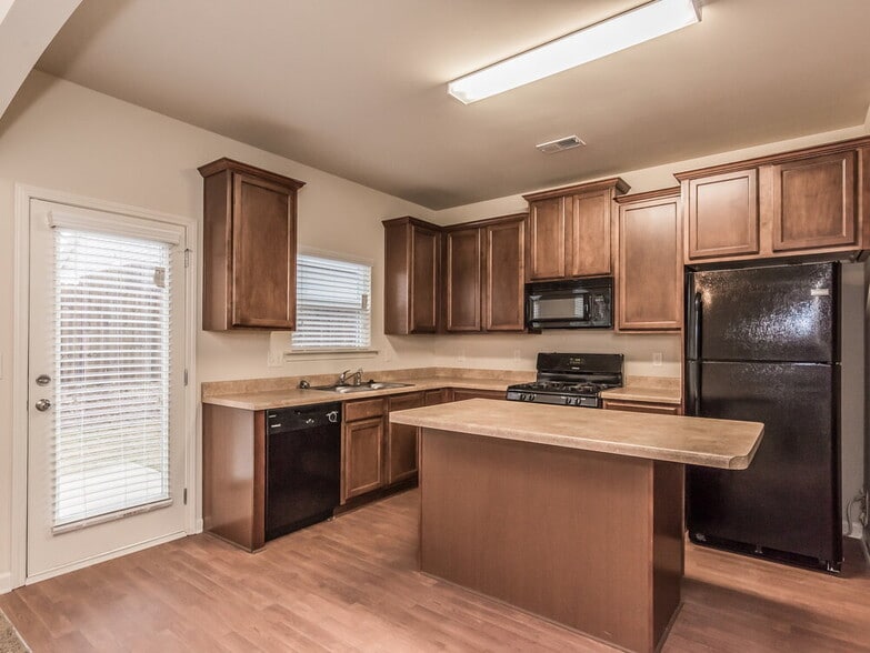 Building Photo - 98 High Point Way