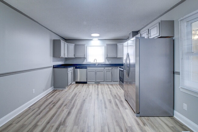 Building Photo - 105 Sandy Ln