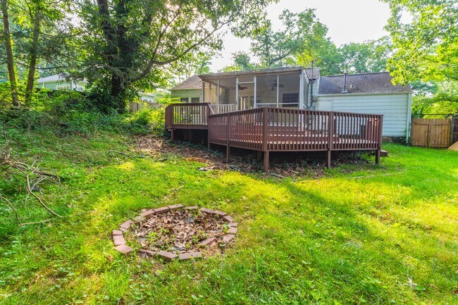 Building Photo - 3 bedroom Signal Mountain Charmer!