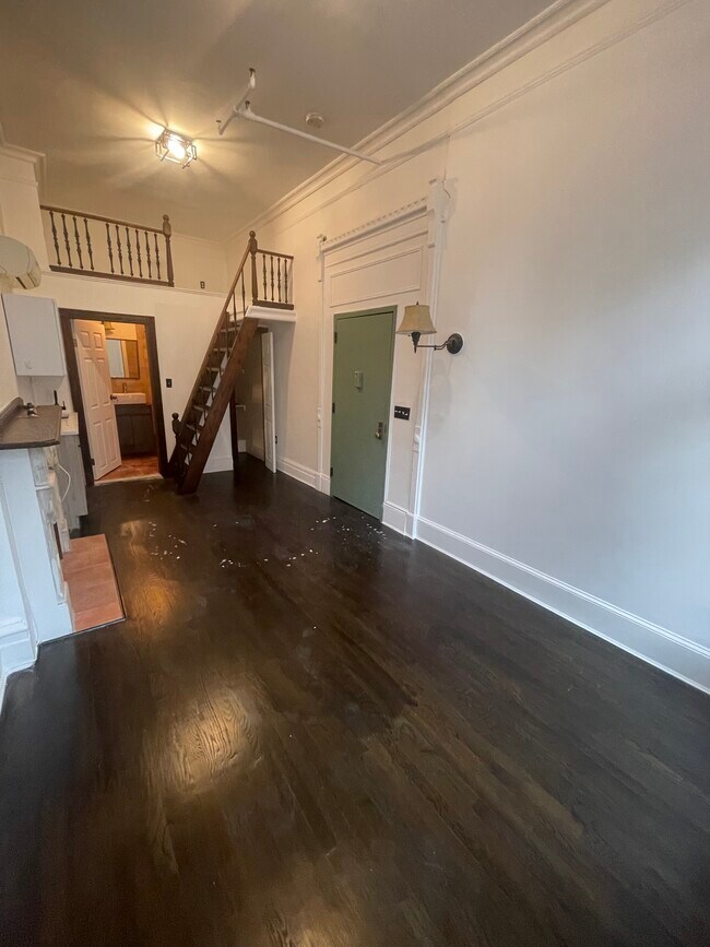 Building Photo - 2832 W 19th St