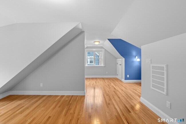 Building Photo - 12 Middlefield Dr