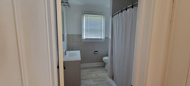 Building Photo - 206 Ridgewood Dr