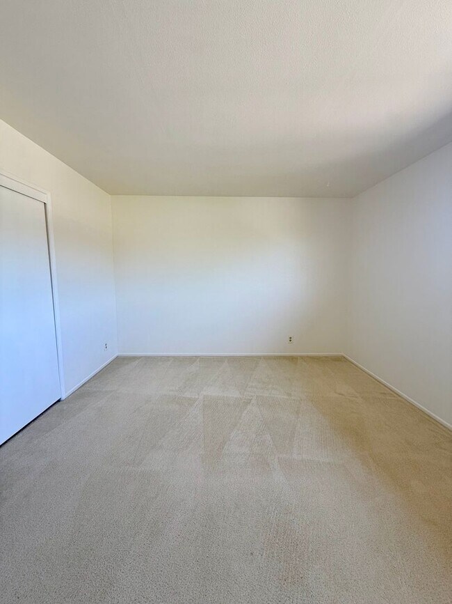 Building Photo - 3Bed/3Bath House Plus Office in South Torr...