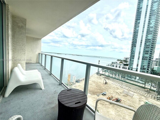Building Photo - 1155 Brickell Bay Dr