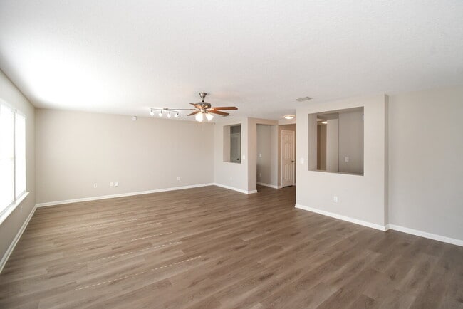 Building Photo - 7157 Beekman Lake Dr