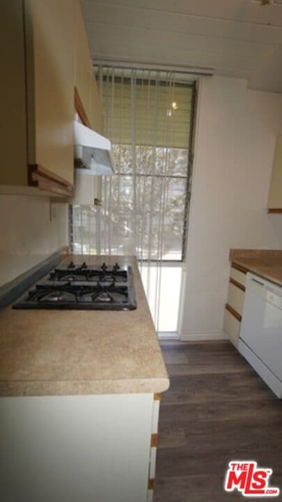 Building Photo - 11133 Rose Ave