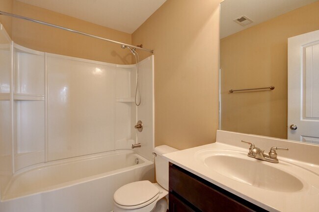 Building Photo - Beautiful Town Home Across From Tennova and Minutes to I-24 With Hardwood Flooring